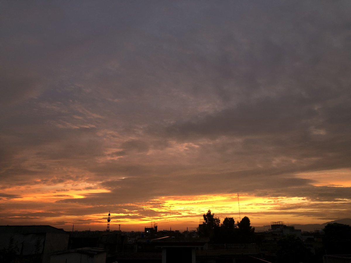 quick_peak's tweet image. ISL/RWP sky’s🫠