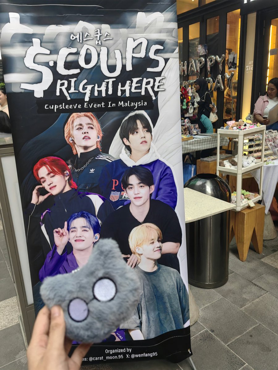 noisykdz's tweet photo. Went pretty late but it was funnnn. I talk to many more carat this time๐ tq organizer n all wonderful carat i met throughout the event as well <3 i like the deco with kkuma as well
#SCOUPSRIGHTHERE https://t.co/B3mB320foP