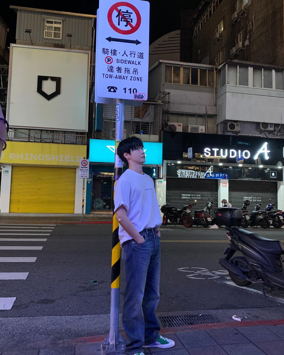 kdysource's tweet photo. doyoung night in Taipei 🇹🇼 https://t.co/fTEHZmbrnI