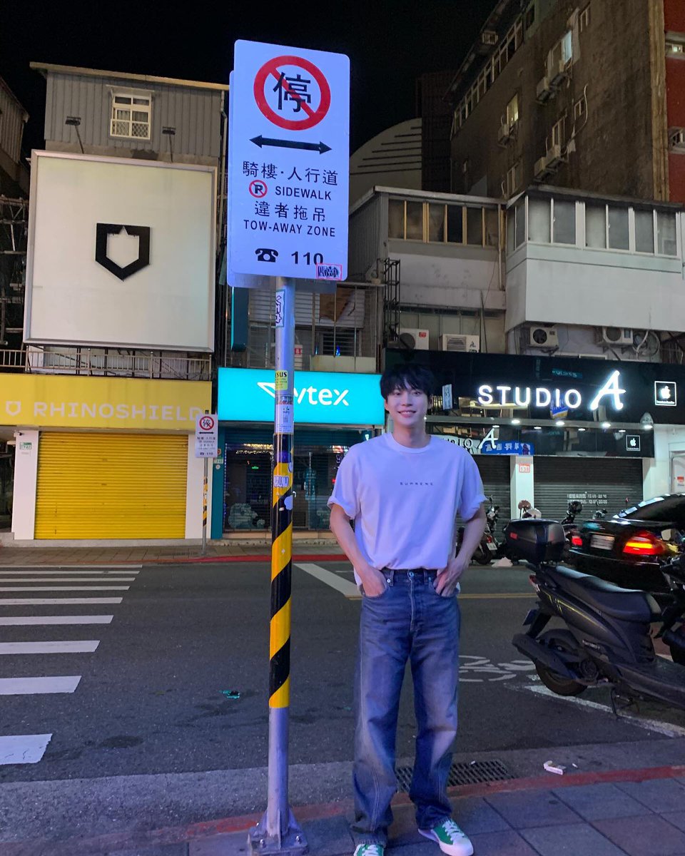 kdysource's tweet photo. doyoung night in Taipei 🇹🇼 https://t.co/fTEHZmbrnI