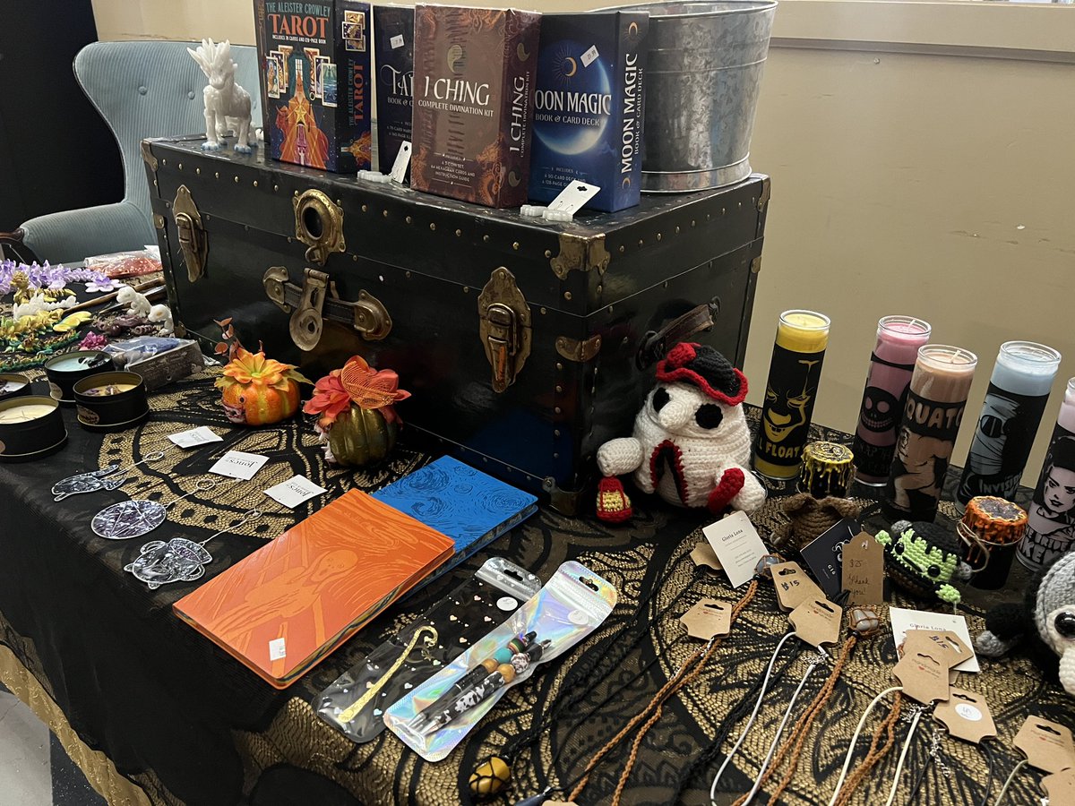 cravenandcaster's tweet photo. Welcome back to Arkana once again for the monthly #finearts and #curiosities marketplace! @jameslademence is on deck vending outside the Haberdashery, and the shop is open 11-7 so stop on by! https://t.co/fx2kVlfweW