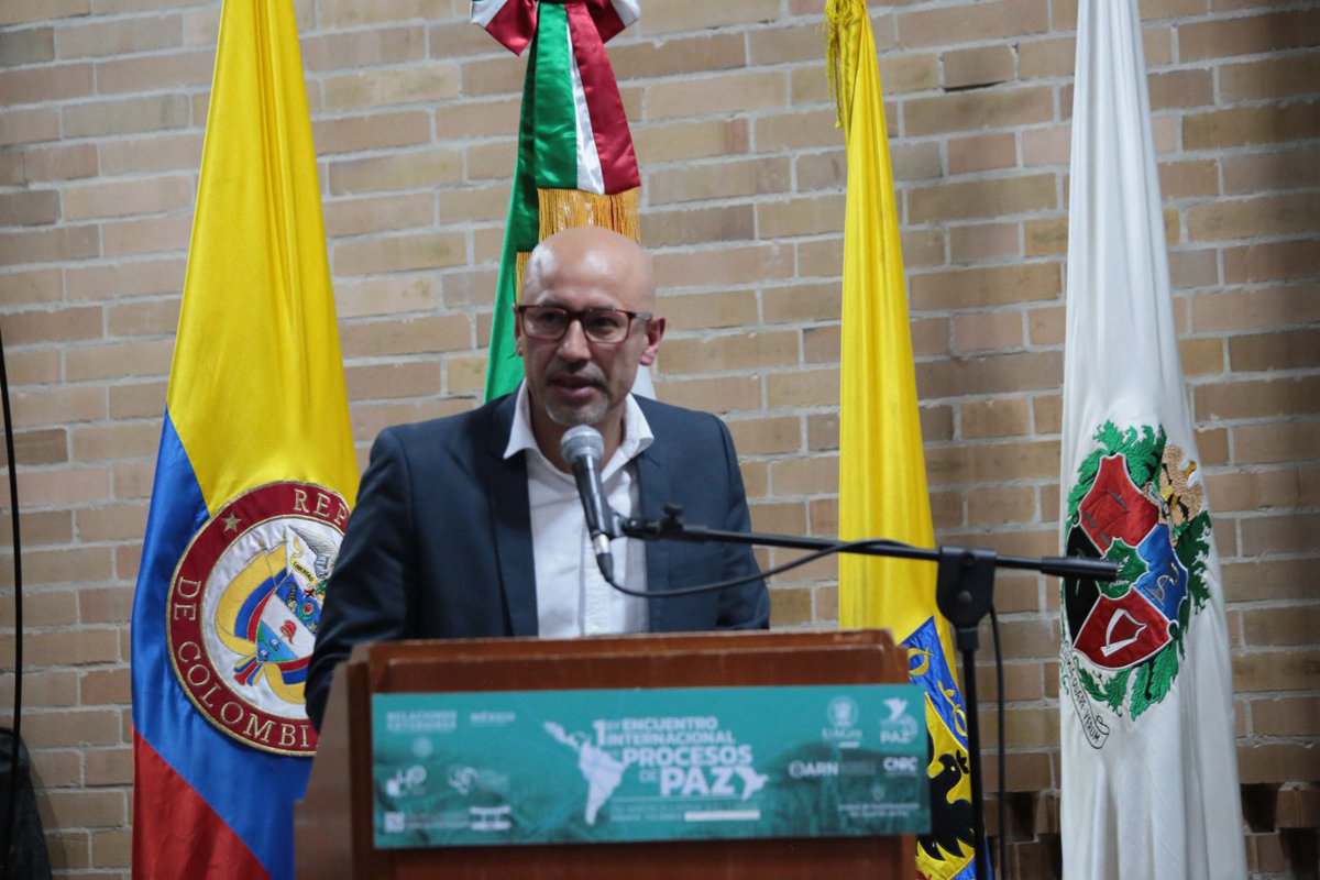 CafAnaPaz1's tweet photo. La @embajadamexico inicia una serie de ceremonias en todo el país para honrar a las y los #FirmantesDePaz🕊️. Su esfuerzo constante es clave para lograr una implementación integral del #AcuerdoDePaz. ¡Celebramos su compromiso con la paz y la reconciliación! 🌟 #TodoParaLaPaz https://t.co/wRQtCjrwwE