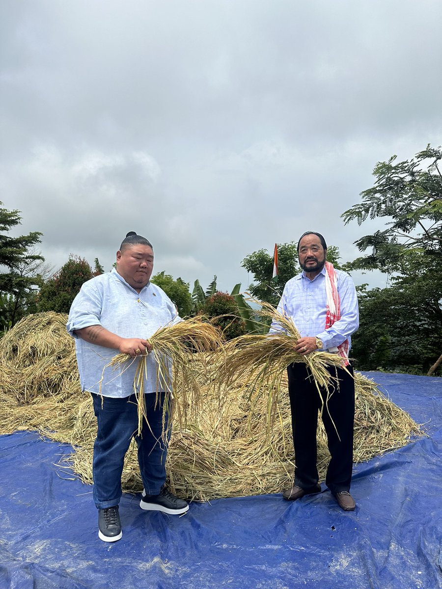 It was a privilege to witness our diverse local customs of rice harvesting, the distinctive cultural legacy!

Thank you for the invitation, Hon'ble Dy. CM &amp; BLP Leader @yanthungopattonbjp Ji. It was a great experience.

<a href="/AlongImna/">Temjen Imna Along</a> <a href="/Vibei14/">Vibei-ü kengurüse</a> <a href="/ToliviAchumi/">Toli</a>