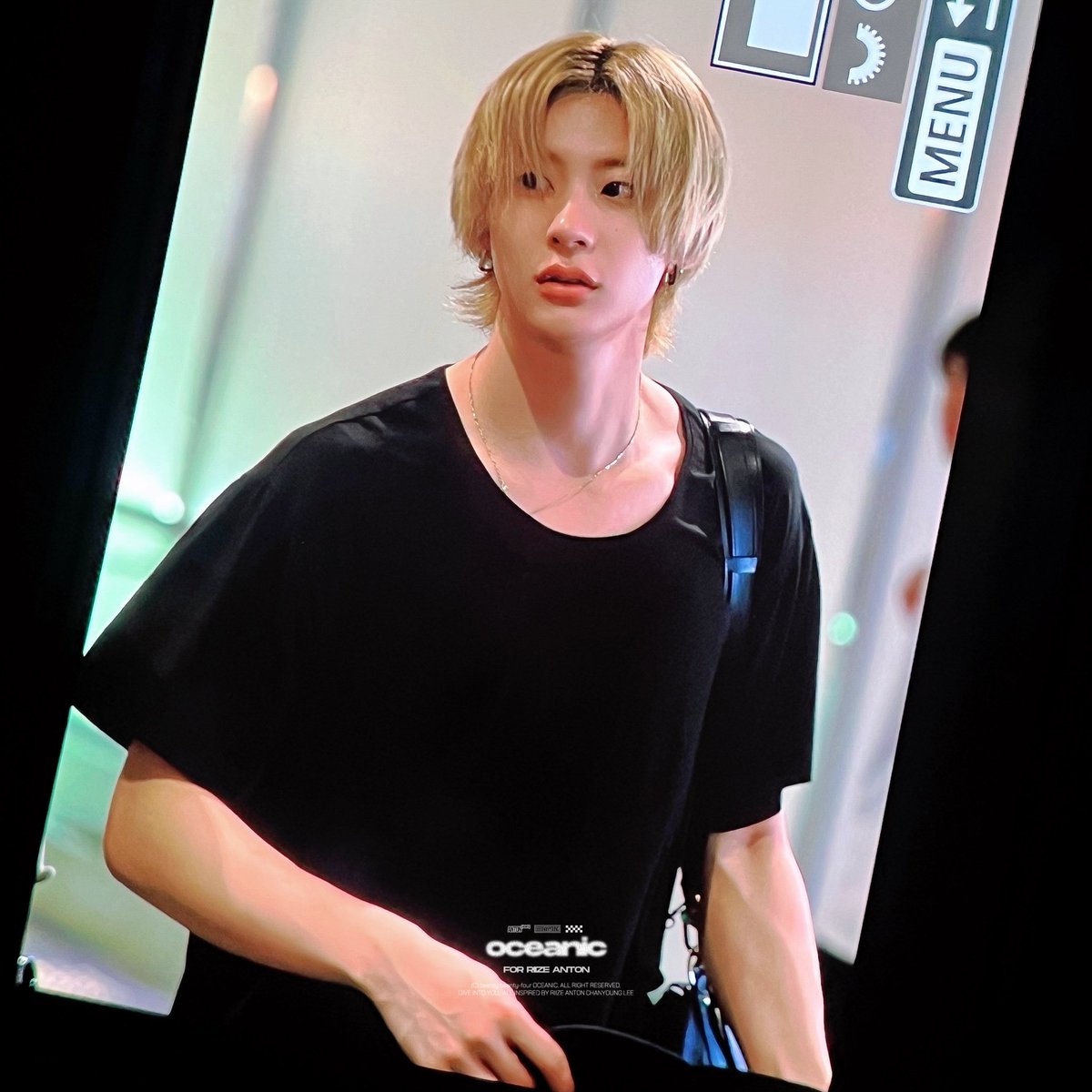 쇄골 
목 두꺼운거
팔 핏줄
선녀얼굴
다 아름다움 ..