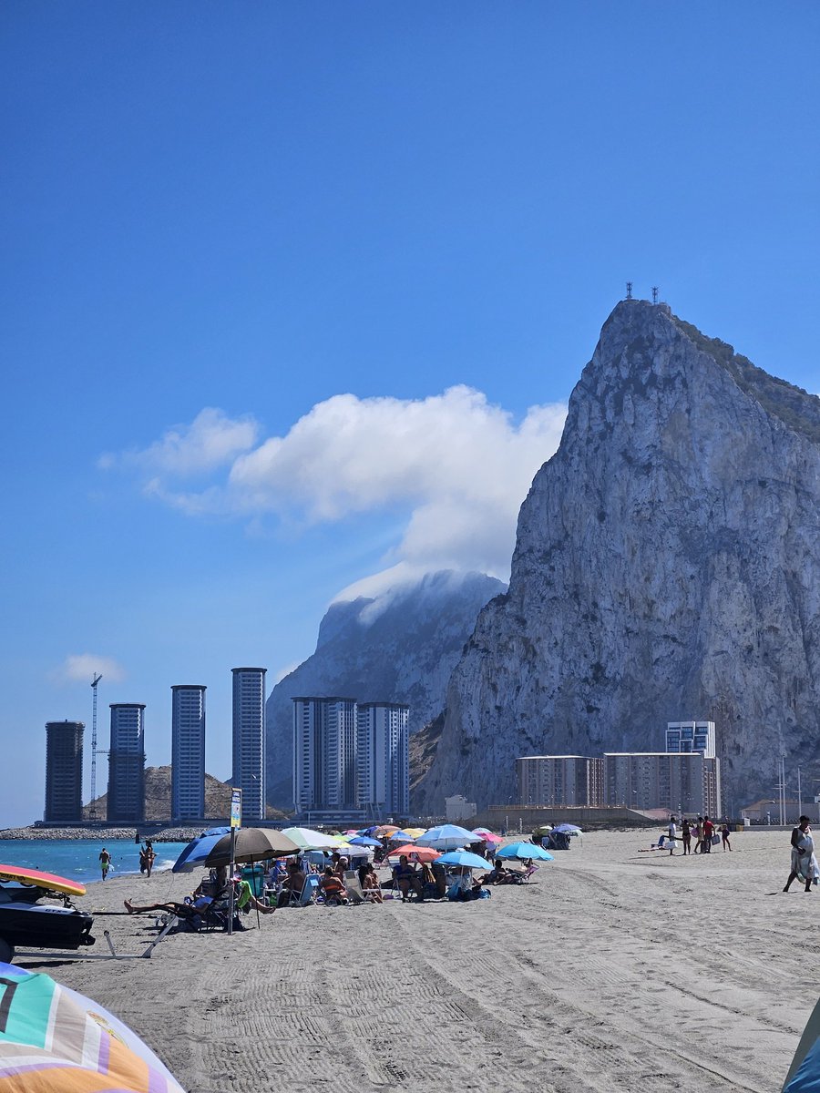 andrees1992's tweet photo. Seguimos regalando tierra a los ingleses #gibraltarespañol https://t.co/G1fpmu8Ym4