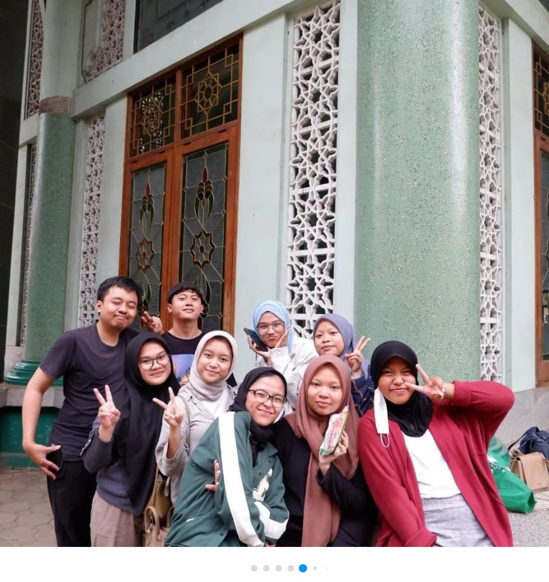 bloomkya's tweet photo. kak ini ibu pas zaman kuliah, pantes aja bapak mu naksir 🤣 https://t.co/nCv6D5H8aC