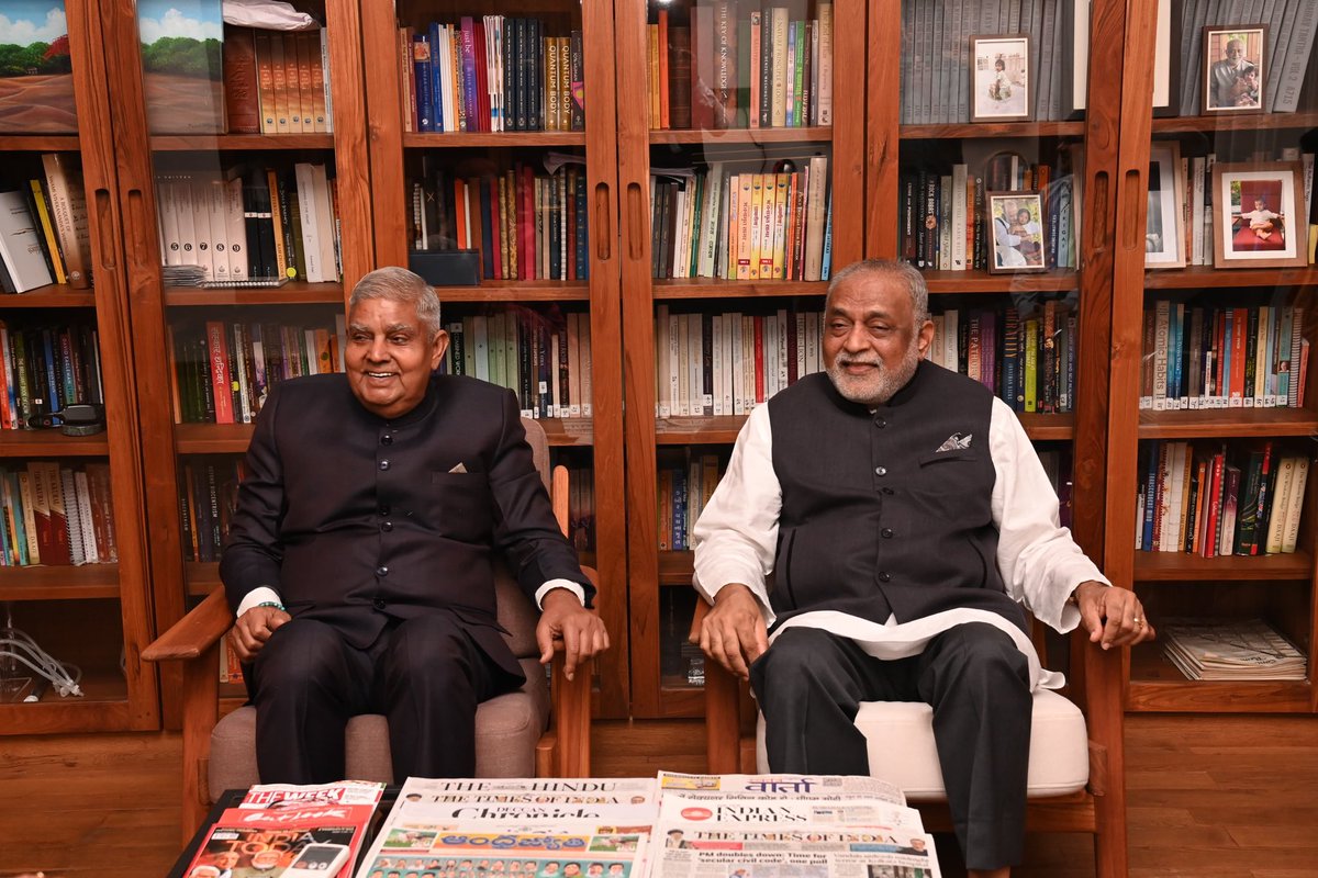 VPIndia's tweet photo. Had enriching and enlightened interaction @Kamleshdaaji @kanhashantivan on issues of national import and societal concern. @heartfulness https://t.co/rDIsNtTuHQ