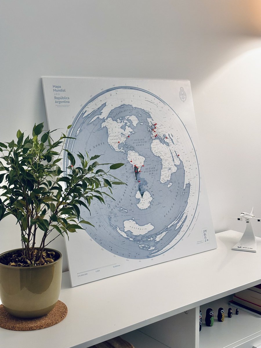 somosombligo's tweet photo. Un mapa puede ser mucho más que una decoración, puede ser un lienzo para escribir historias únicas.

Tan únicas como una perspectiva que pone a Argentina en el centro. 🇦🇷

Y vos, ¿Que esperás para escribir la tuya?

Comprá tu mapa en https://t.co/1Hi3g1Y48a https://t.co/QiQL7wcPdv
