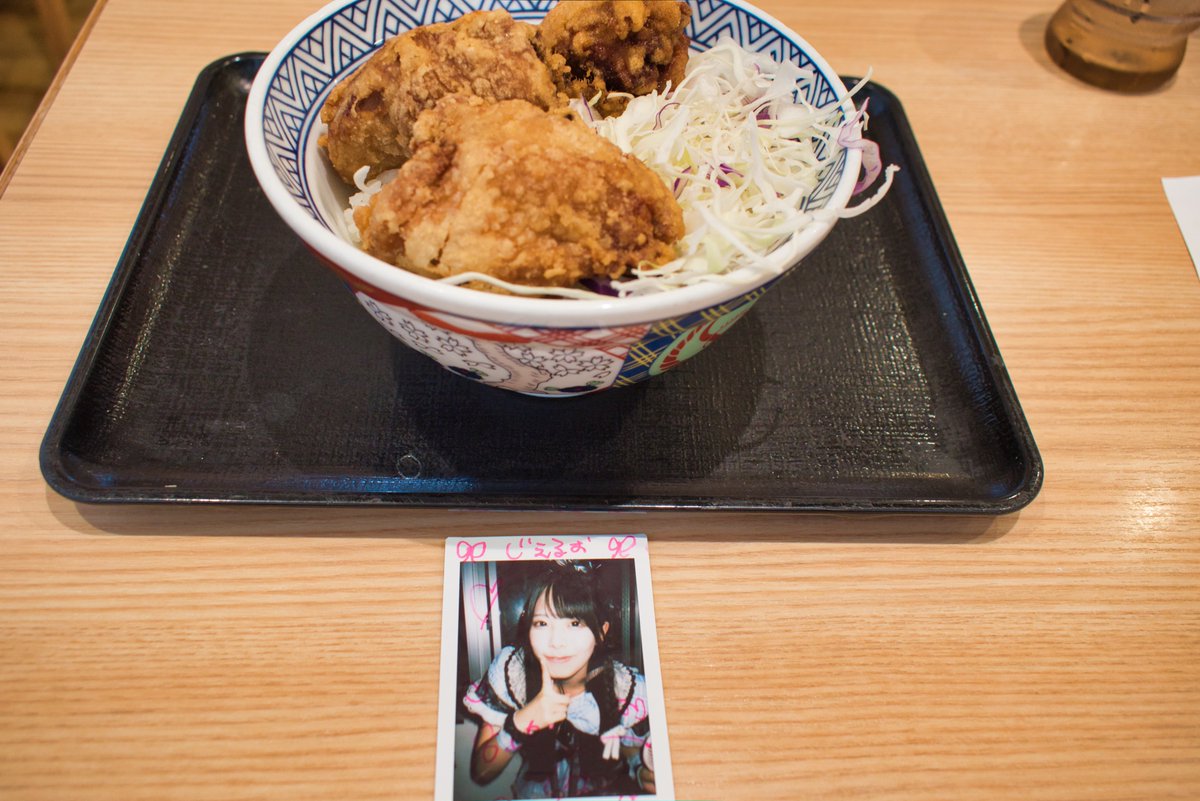 jerurri's tweet photo. 天野ちなつちゃん から揚げ丼だよ
#天野ちなつ
#PANnana
#チェキ飯
#Photolemur https://t.co/o2tDaZUJun
