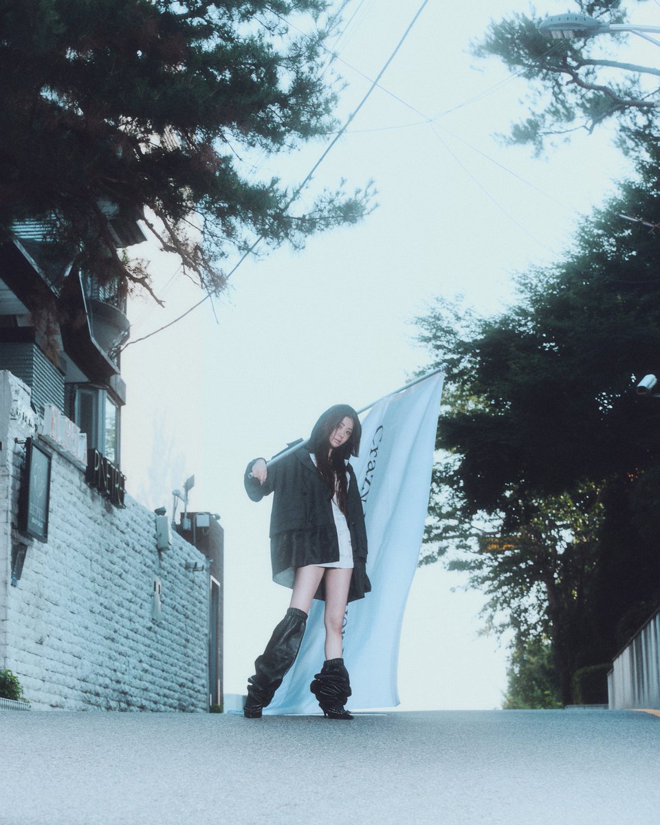 LE SSERAFIM 4th Mini Album 'CRAZY'
CONCEPT PHOTO
HEATHERS ROCK
#HUHYUNJIN #허윤진

weverse.io/lesserafim/med…
2024.08.30 1PM (KST) | 12AM (ET)

#LE_SSERAFIM #르세라핌
#LE_SSERAFIM_CRAZY