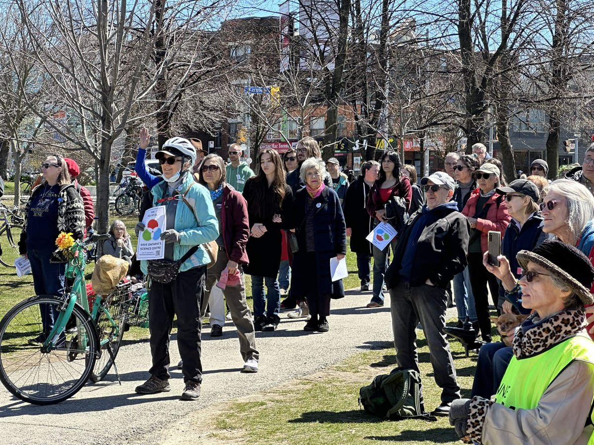 SaveOSC's tweet photo. Trade in those #FordNation t-shirts for a #SaveScienceCentre poster!
@Effie_ONB & #TeamEffie: Join #Ontario at the next @OntScienceCtr Rally!
Sign the Letter: https://t.co/b9wFFdun2t https://t.co/79xpoGlYKn