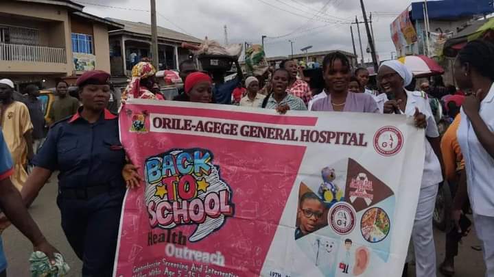 TimesGrassroots's tweet photo. Orile Agege Gen Hosp @oaghlagos Set To Provide Free Healthcare For 2500 Children 

....Announces Commence of 5 days "Back To School" Outreach, August 19-23.

... Seek 37.5 million Naira support towards the initiative .

@jidesanwoolu
@drobafemihamzat 
@SolaPitan 
@lagosstategov https://t.co/XGT1nkL5Yv