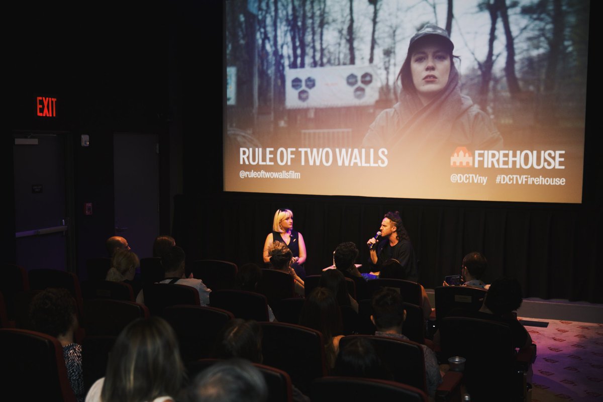 ms_buchak's tweet photo. Full house at the opening night of #RuleOfTwoWalls at @DCTVny. You have the chance to catch the film in NYC still Aug 22, so come join us! Let’s talk about art and it being a powerful tool for resistance and reclaiming Ukrainian identity. @razomforukraine 🇺🇦🎬 https://t.co/F75jWHdoRG