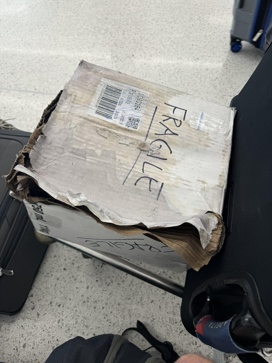 TommyCreatore's tweet photo. @delta can you please assist me with a damage package I had checked from YYZ to JFK? JFK was insane when I landed and one employee just said “nothing I can do” and kept walking. Longtime sky miles
Member who is just looking for assistance. Please help! #delta #deltaairlines https://t.co/PnwKXO2hvJ