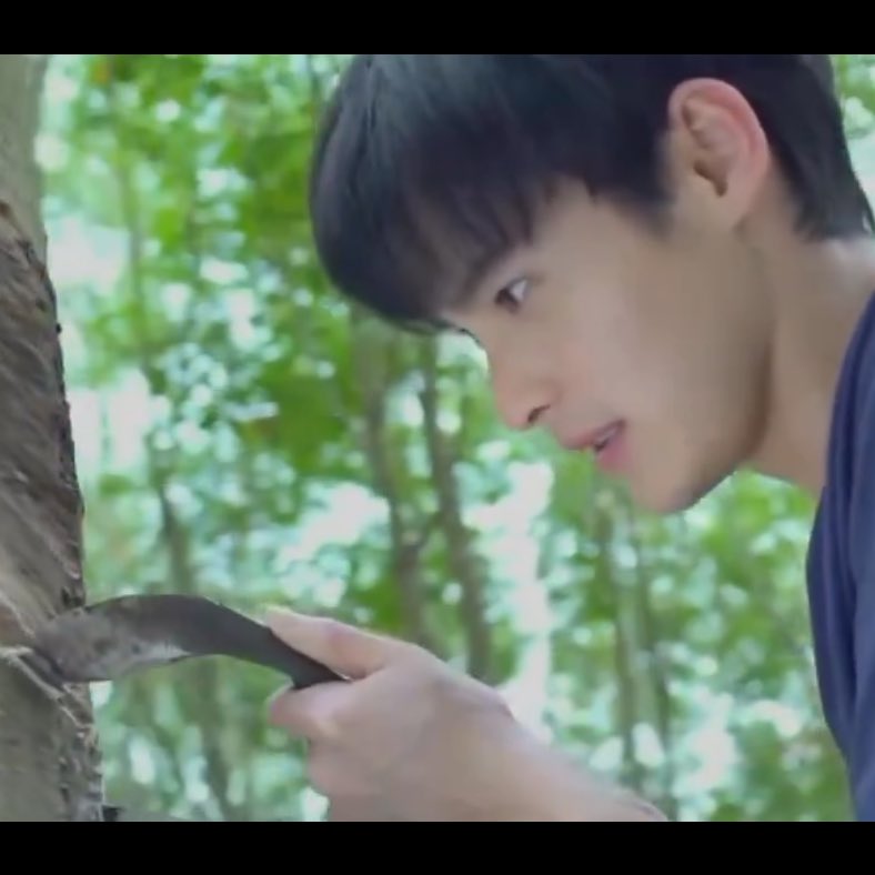 Evrtae9596's tweet photo. ฉากนี้มัน flashbacks คำพูดของสรุจได้ดีมาก
“ถ้าหยุดรักไม่ได้ก็ยอมแพ้ไปซะ พี่หนะยอมแพ้ไปนานแล้ว พี่มีแค่ทางเดียวที่เหลืออยู่คือสู้”

สู้ทุกอย่าง สู้ทุกทาง กรีดยาง จับปลา ทำทุกอย่างเพื่อเอาชนะใจน้อง สู้อีกนิดนะคุณสรุจ
😭😭😭😭🥺🥺🥺🥺
#พรชีวันEP10 https://t.co/R4FXbcdVaN
