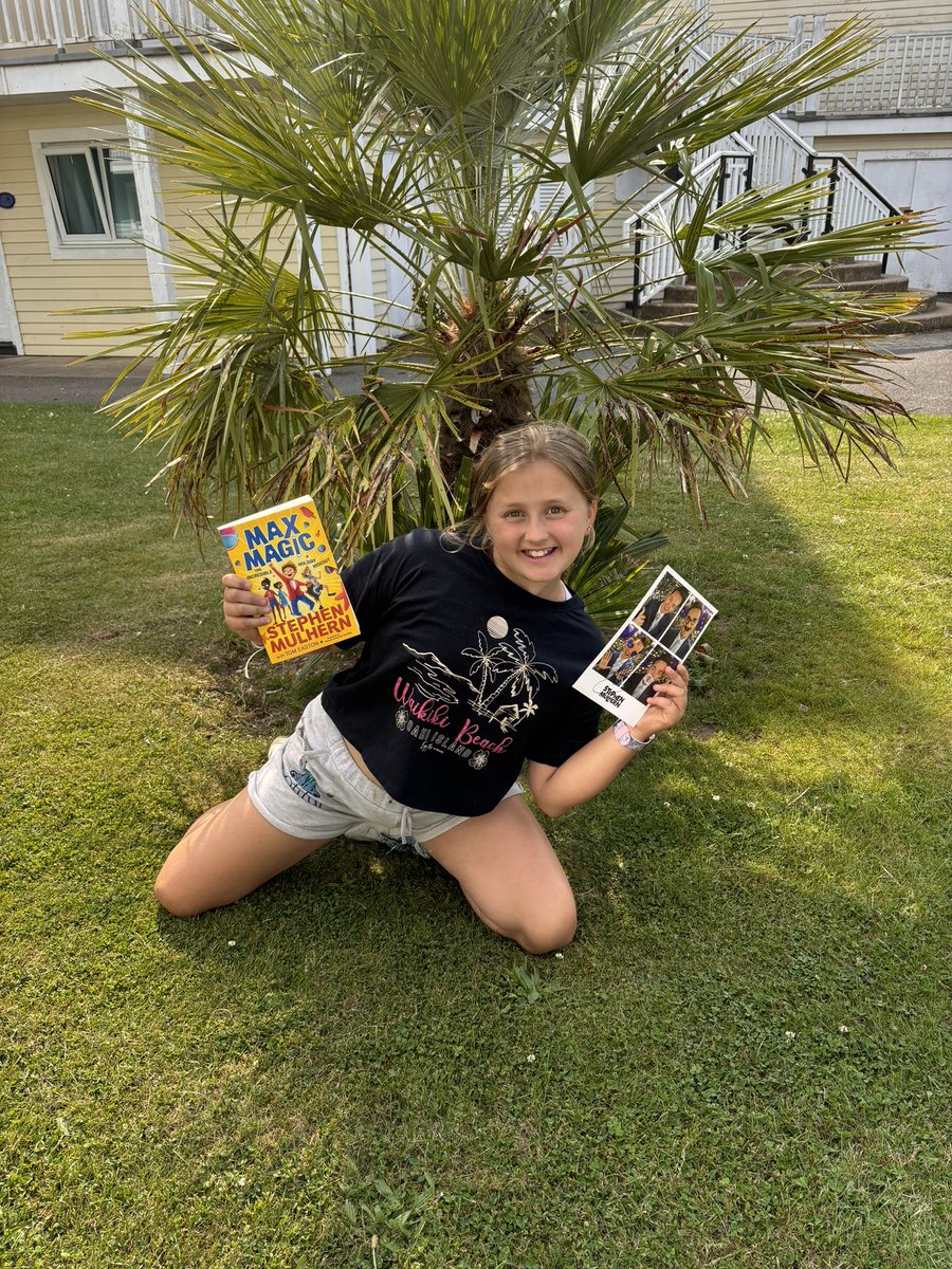 What an amazing day Watched <a href="/StephenMulhern/">Stephen Mulhern</a> at <a href="/Butlins/">Butlin's</a>  and darcie wouldn’t move untill he came out! It seem to have worked thankyou so much honestly the most genuine kind man ever