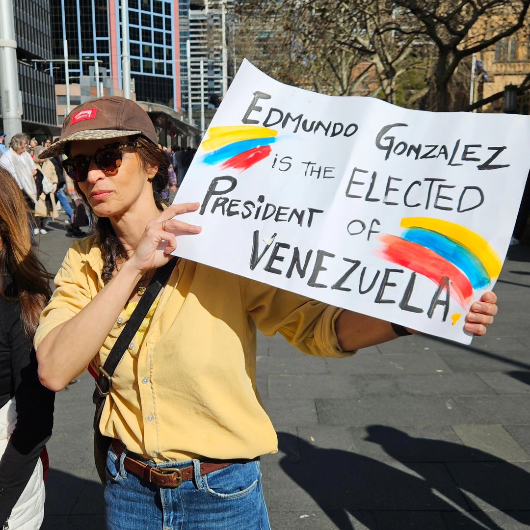 ¡17A Día Histórico!

El mundo está viendo como los venezolanos decidieron salir por la libertad de Venezuela, por el respeto a la soberanía popular que se expresó el 28J y en contra de la represión del régimen tirano.

¡GLORIA AL BRAVO PUEBLO!
Vzla y el mundo dice #YoSalíPorVzla