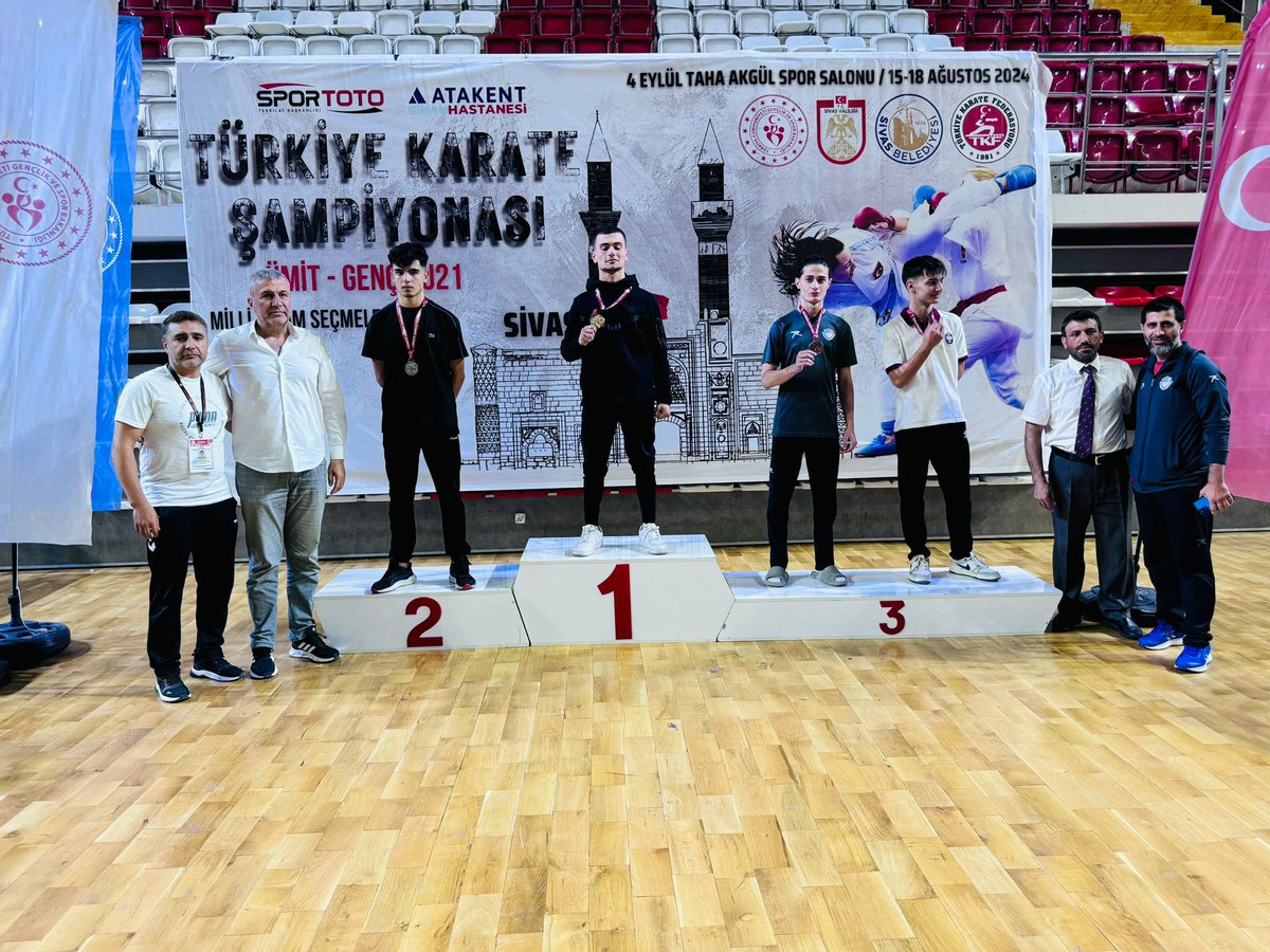EyyubiyeBel's tweet photo. 14-18 Ağustos tarihlerinde Sivas'ta devam eden Ümit, Genç ve U21 Türkiye Karate Şampiyonası'nda 61 kg kategorisinde yarışan AK Evler Spor Salonlarında yetişen Savaş Öğüş, Türkiye ikincisi oldu.

Pazar günü yapılacak olan Dünya seçmelerine katılacak.

Sporcumuza başarılar dileriz. https://t.co/NQEd42EZ2B