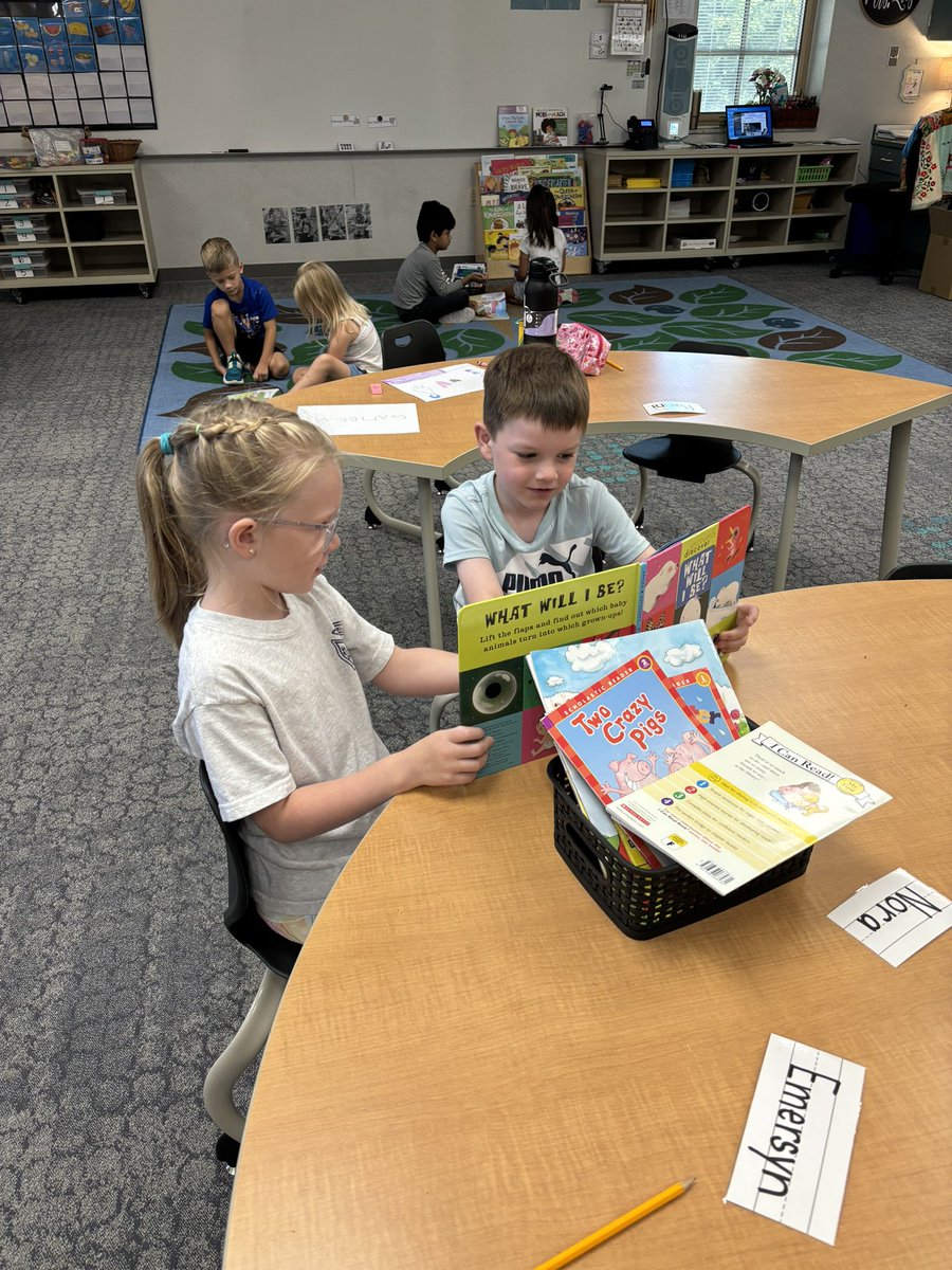 Mrs. Luse (Miss Orbaugh) tweet media