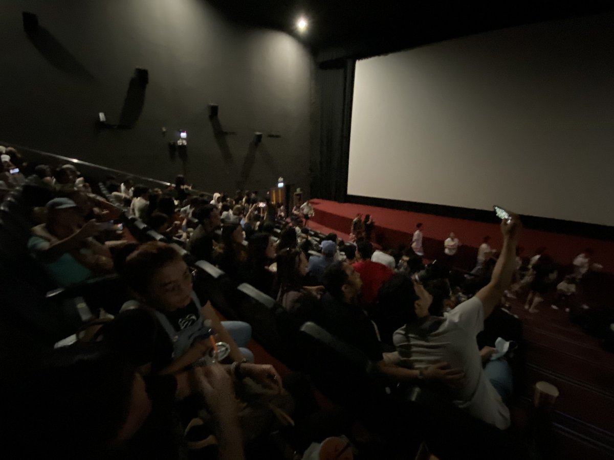 jlvergara028's tweet photo. Maliban sa mmff movies, after HLG parang ngayon ko na lang ulit nakitang puno ang sinehan. Grabe yung #UnHappyForYou at ginalingan din naman talaga ng #JoshLia https://t.co/AsQzcMPXYT