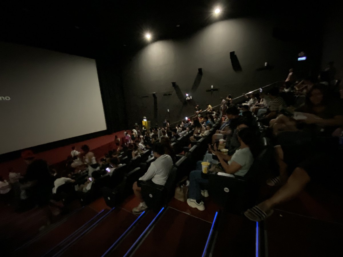 jlvergara028's tweet photo. Maliban sa mmff movies, after HLG parang ngayon ko na lang ulit nakitang puno ang sinehan. Grabe yung #UnHappyForYou at ginalingan din naman talaga ng #JoshLia https://t.co/AsQzcMPXYT