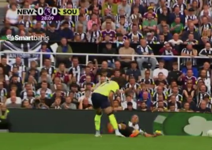 Has the Referee or VAR made a poor decision? tweet media