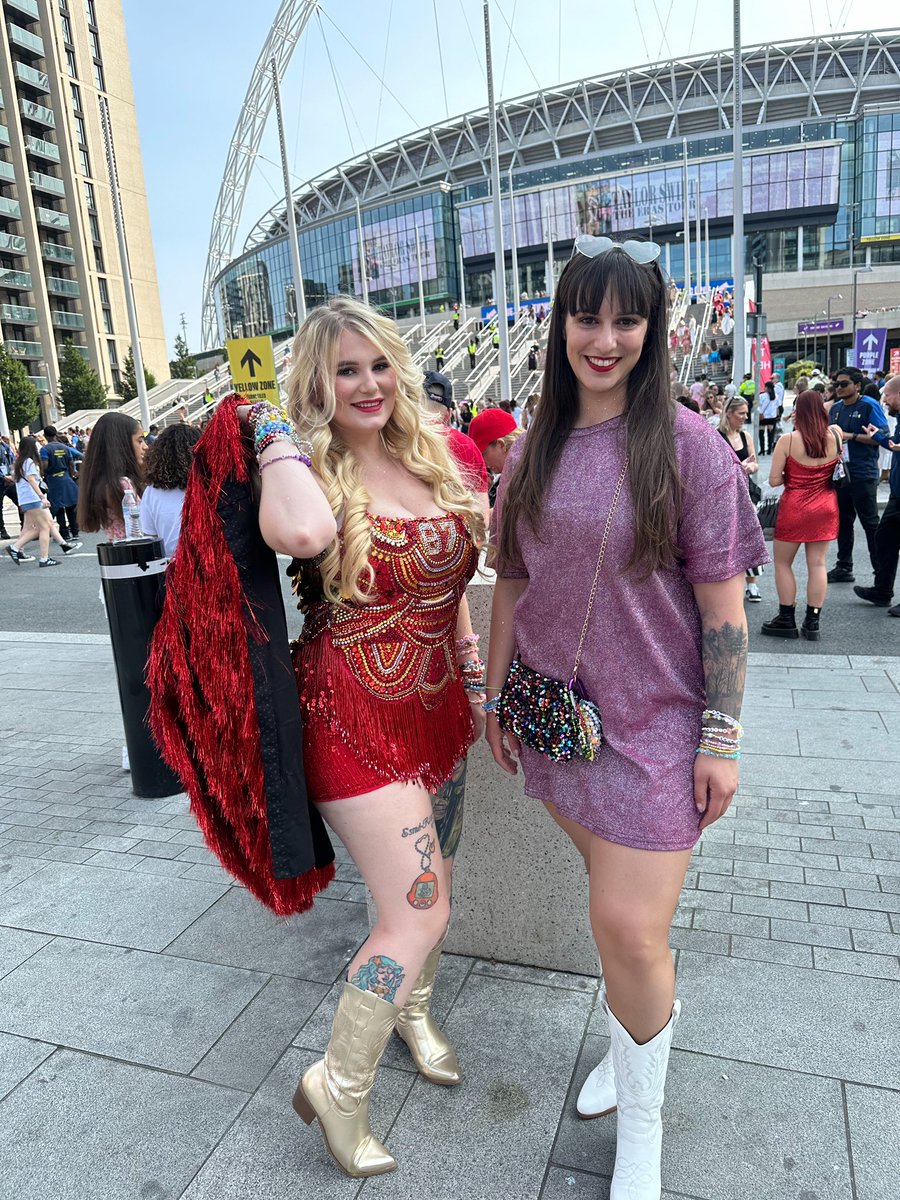 heidihurstsmith's tweet photo. Wembley N6!!! We are ready for you!!! 🥰😍♥️ #taylornation #TaylorSwift #WembleyTSTheErasTour https://t.co/8IiImjTTSj