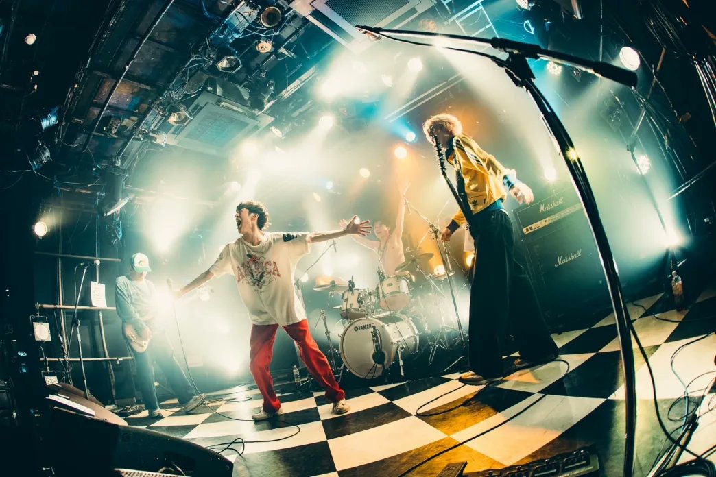 bigeddy_1's tweet photo. 【Live photo📸】

2024.8.17(土)📍渋谷CYCLONE
@_CENTRAL_DOGMA pre.
 『again』Release LlIVE

📝set list🎵

https://t.co/x4GKB6zF5L
2.今ここに
3.煌々と白く
4.声に出して
5.アイマイノリティー
https://t.co/jsIsEBU9C0 Favorite Song
7.この星に生まれたからには

Photo📸
@photo_Ken76 https://t.co/p7lG6FIhDV