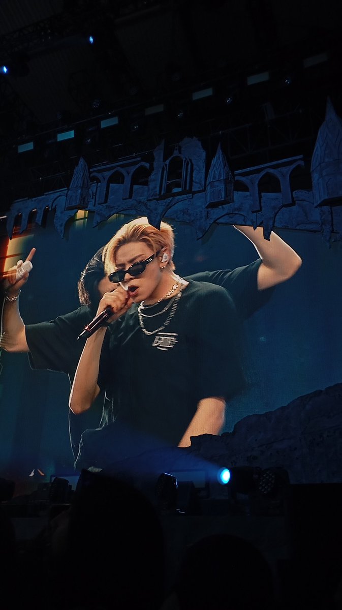 heeseungcokr's tweet photo. YOWWW LEE HEESEUNG WITH SUNGLASSES https://t.co/UyeJSF5wHx