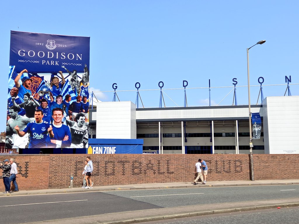 christopher tweet media