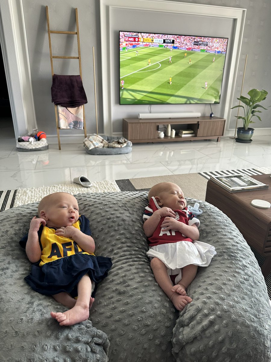 Danielle Celmer-Yell tweet media