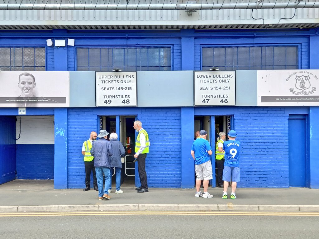 christopher tweet media