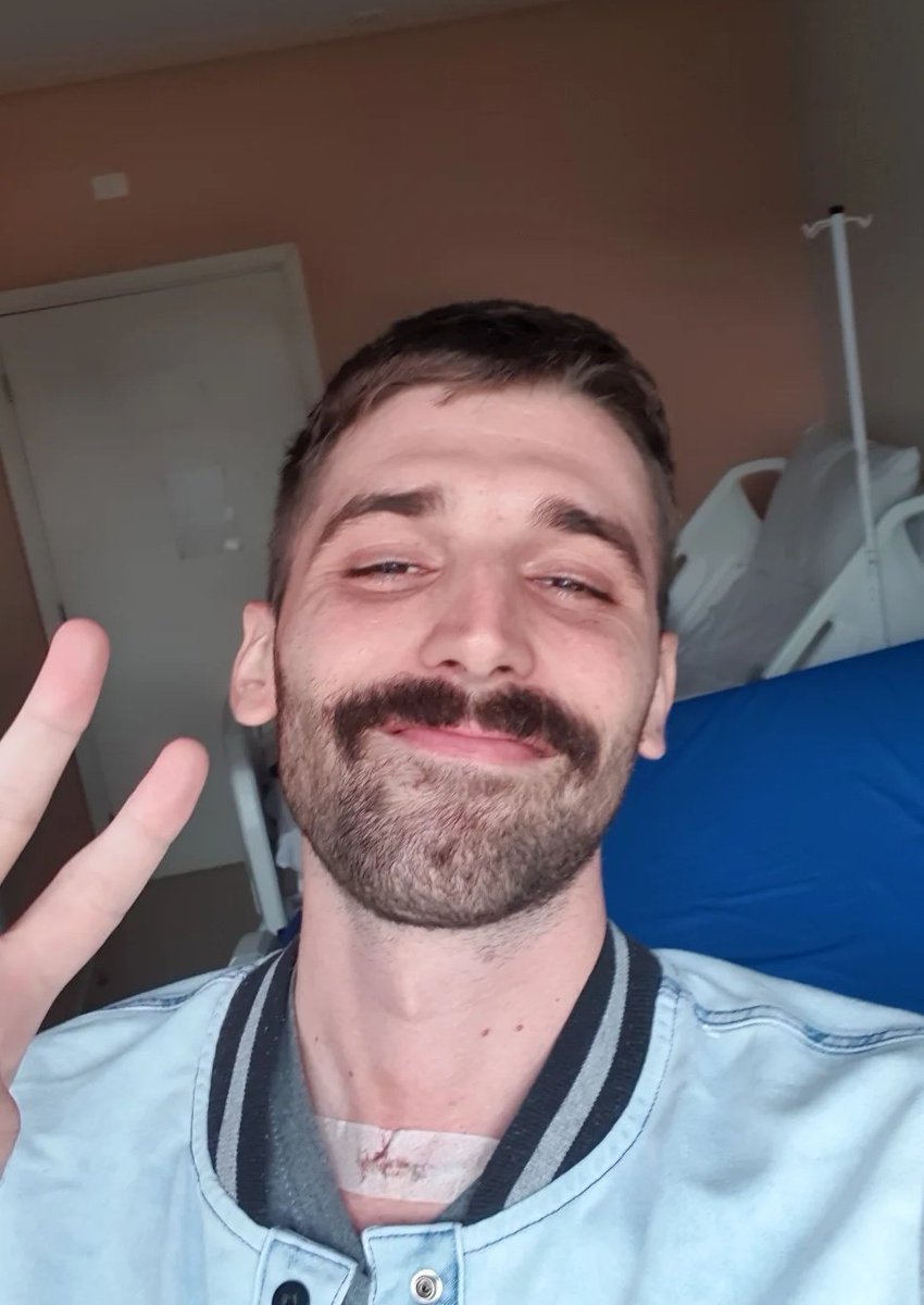 igornegrello's tweet photo. eu quando não tenho mais câncer de tireóide 
feliz demais que acabou essa saga!!!!! https://t.co/hBFqCyqfqy