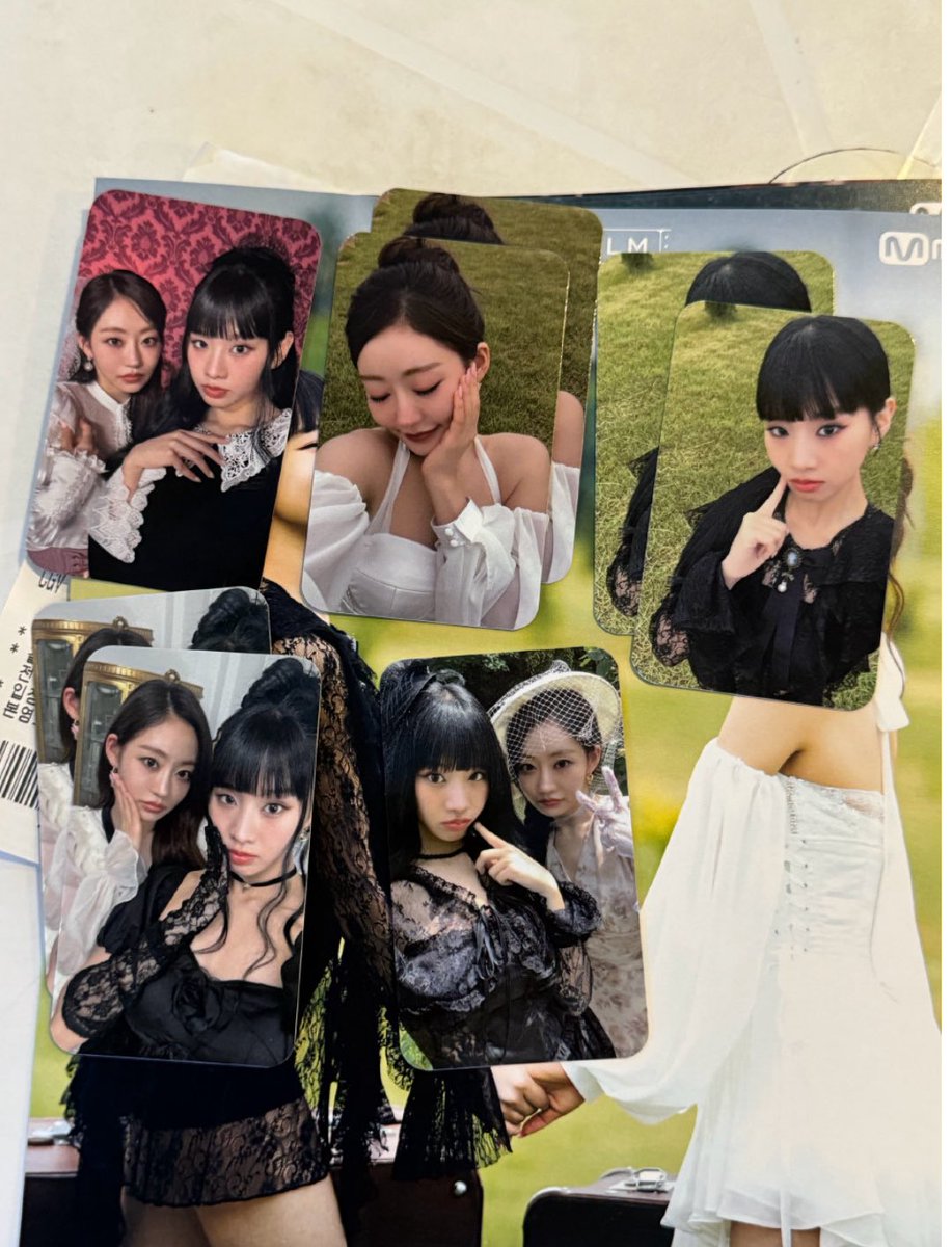 mini_pig_0807's tweet photo. 나는 나띠포카를 사고 싶다 wtb natty selfie

높은 가격/high price/高價⭕️
판매/sell/販售❌

정말 갖고 싶어요🥹다들 나한테 팔았으면 좋겠어요🙇🏻‍♀️🙏🏻

양도 키스오브라이프양도 쥴리 나띠 벨 하늘 쥴띠 키오프 키오라 싸폴 싸인 폴라로이드 키오라 kiof sell wts https://t.co/Mrn7uRI2yh