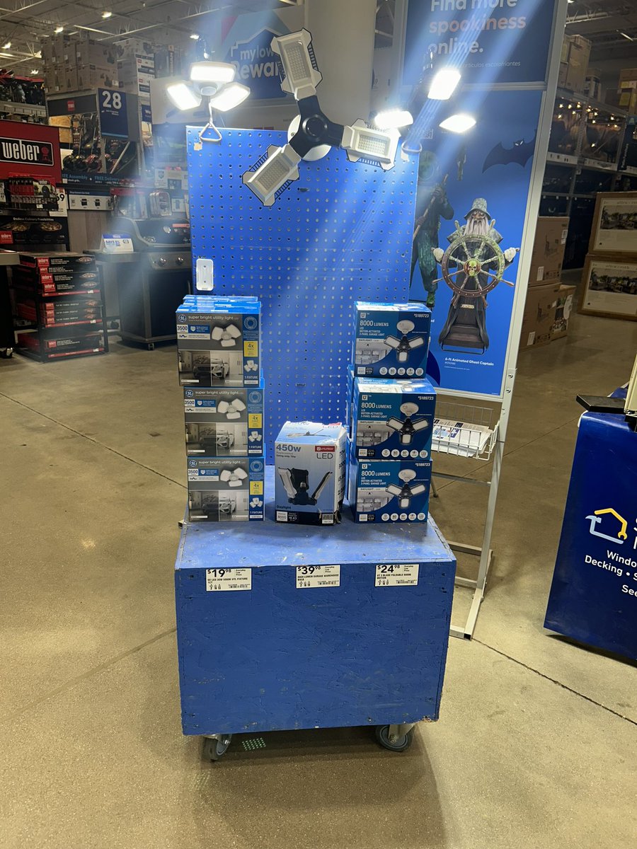 michaellowes616's tweet photo. Need to put some light on the subject check out a great selection of utility lights at Lowes in Nitro!! @GeorgeC616 @JBBailey9 @BenitoKomadina https://t.co/j43GmWhSez