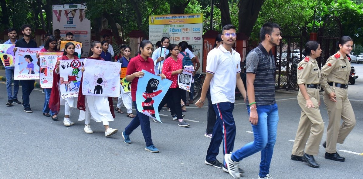 Ccsumeerut's tweet photo. एंटी रैगिंग जागरूकता महोत्सव 2024 के अंतर्गत @Ccsumeerut के प्रॉक्टोरियल बोर्ड के तत्वाधान में एनसीसी कैडेट्स एवं विद्यार्थियों द्वारा एक "एंटी रैगिंग जागरूकता रैली" निकाली गई।
कार्यक्रम संयोजक: डॉ.अनिल कुमार यादव, विश्वविद्यालय NCC अधिकारी
#YaARIYouthAgainstRagging
#NoToRagging https://t.co/K5N8NRWPGI