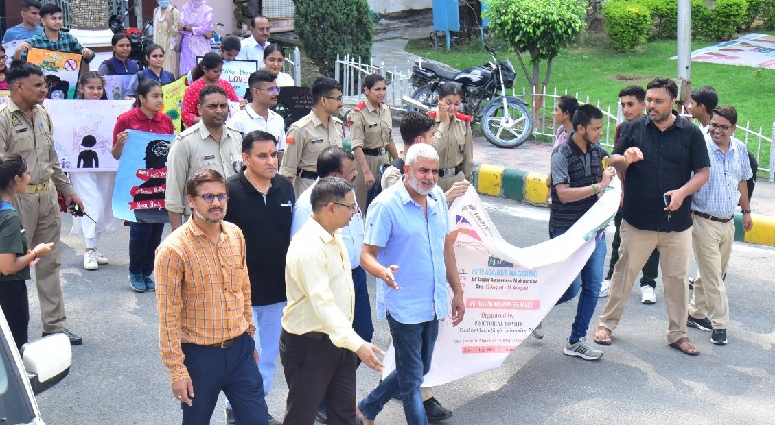 Ccsumeerut's tweet photo. एंटी रैगिंग जागरूकता महोत्सव 2024 के अंतर्गत @Ccsumeerut के प्रॉक्टोरियल बोर्ड के तत्वाधान में एनसीसी कैडेट्स एवं विद्यार्थियों द्वारा एक "एंटी रैगिंग जागरूकता रैली" निकाली गई।
कार्यक्रम संयोजक: डॉ.अनिल कुमार यादव, विश्वविद्यालय NCC अधिकारी
#YaARIYouthAgainstRagging
#NoToRagging https://t.co/K5N8NRWPGI