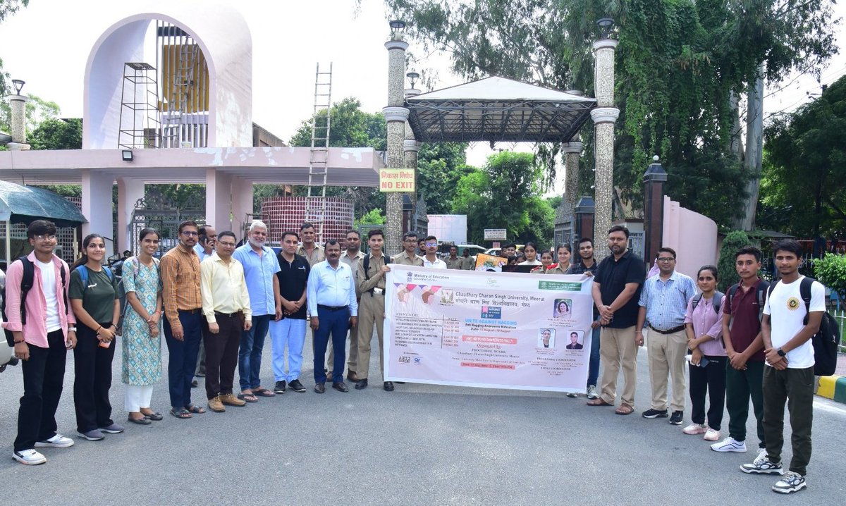 Ccsumeerut's tweet photo. एंटी रैगिंग जागरूकता महोत्सव 2024 के अंतर्गत @Ccsumeerut के प्रॉक्टोरियल बोर्ड के तत्वाधान में एनसीसी कैडेट्स एवं विद्यार्थियों द्वारा एक "एंटी रैगिंग जागरूकता रैली" निकाली गई।
कार्यक्रम संयोजक: डॉ.अनिल कुमार यादव, विश्वविद्यालय NCC अधिकारी
#YaARIYouthAgainstRagging
#NoToRagging https://t.co/K5N8NRWPGI