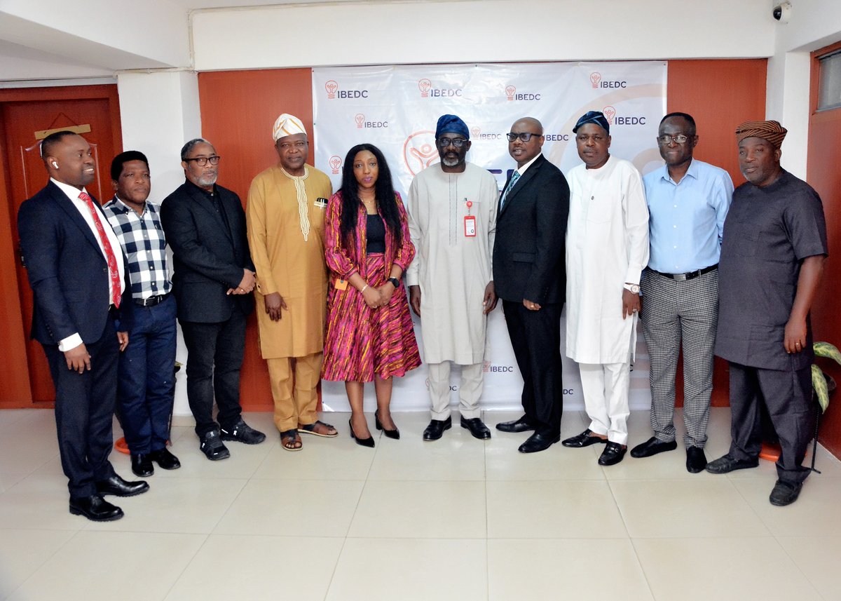 IBEDC_NG's tweet image. Community Leaders paid a thank you visit to the Executive Management Team of @IBEDC_NG for the newly created Business Hub in Offa, set to boost economic growth and development in the area!
#IBEDC #BusinessHub #Offa #CommunityAppreciation #EconomicGrowth