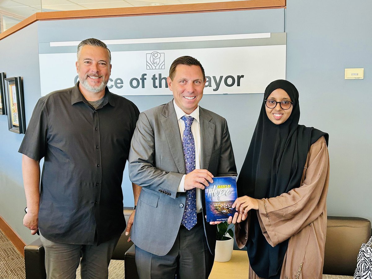 Such an honor to be hosted by Mayor of Brampton, Patrick Brown who showed an unwavering interest and support towards my book, Shades of hope.
#ShadesOfHope