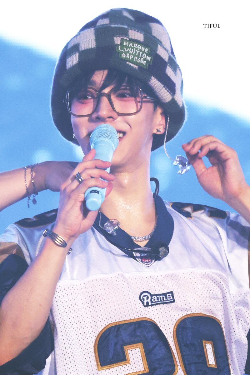 GK_tiful's tweet photo. 기광아 너  그렇게 웃는거 범죄락고 생각해 나는,,, https://t.co/KLcU1uLpv2