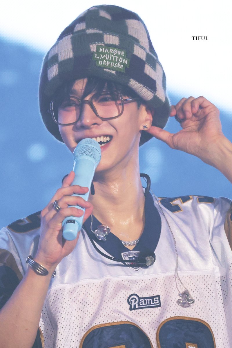 GK_tiful's tweet photo. 기광아 너  그렇게 웃는거 범죄락고 생각해 나는,,, https://t.co/KLcU1uLpv2