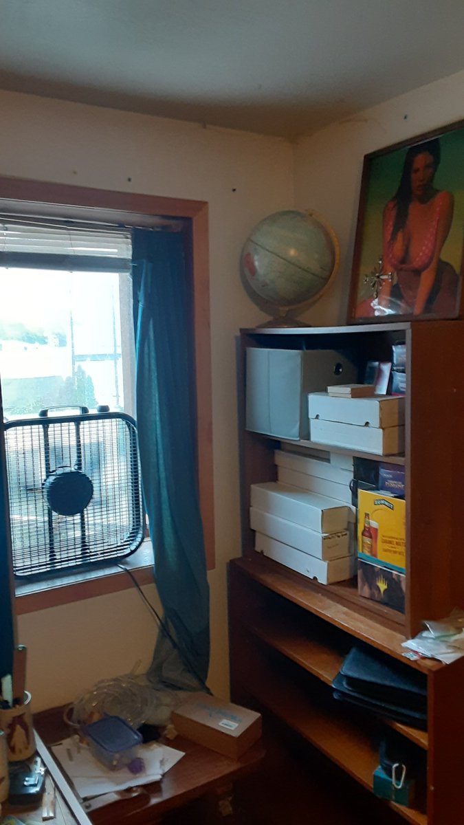 BoogieMayes's tweet photo. I just realized it's positioned to be able to see the carnival it was born at from our downtown rental lol. Should I take it? Or leave it? Or find somebody to pawn it off on so I can get it back if need be? https://t.co/9iZVXkMCFN