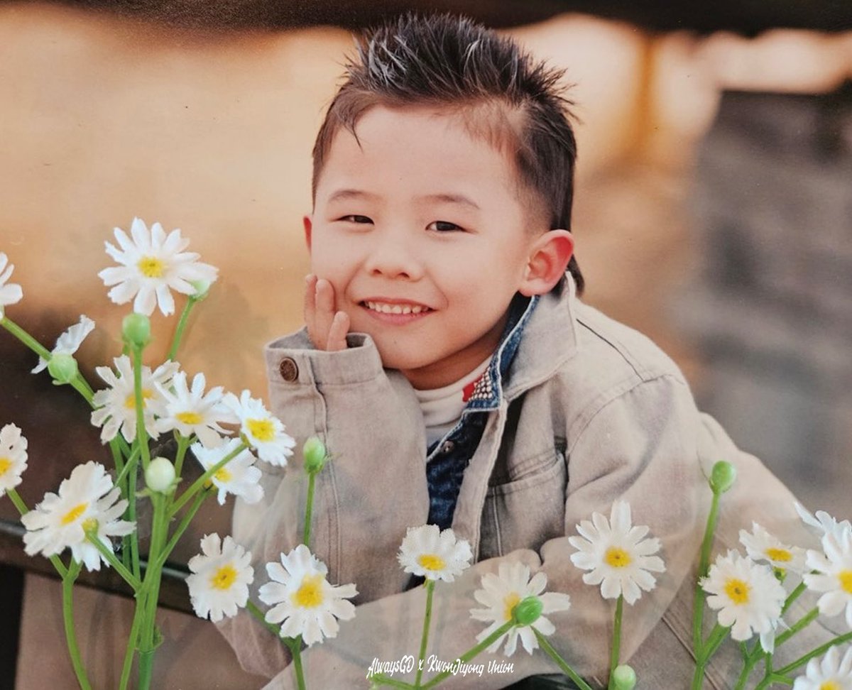 always_gd's tweet photo. 2024.08.18
#권지용 #GDRAGON

사랑하는 권지용 생일 축하합니다! :) 
지용아! 우린 언제나 늘 여기있을게🌼💕

#HappyGDay 
#HappyKWONJIYONGDay 
#AlwaysGD https://t.co/6slm5Fa05I