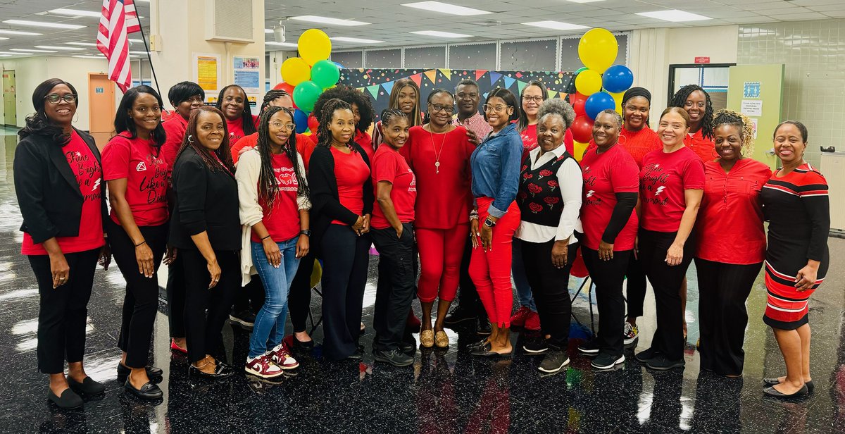 UTD_AFT1974's tweet photo. Thanks to everyone who wore Red for Ed on the first Wednesday of the year! You helped show the solidarity that UTD fosters throughout our huge school district.
#CountMeInUTD https://t.co/tVlomvIH0b