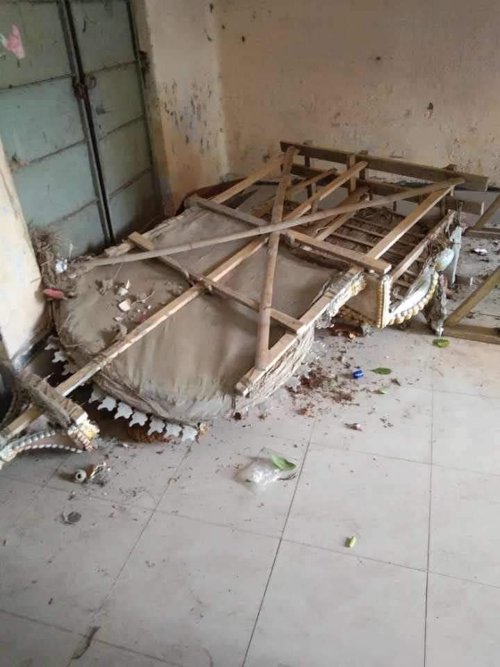 UnSubtleDesi's tweet image. Bangladesh Update 🚨 

Dhaka College students’ hall has been vandalized by Jihadis and murtis of Hindu students have been desecrated. Maa Saraswati’s murti has been broken. 

Images sent by Hindu student activists. The attacks against #BangladeshHindus is ongoing - don’t look…