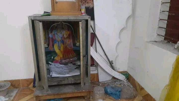 UnSubtleDesi's tweet image. Bangladesh Update 🚨 

Dhaka College students’ hall has been vandalized by Jihadis and murtis of Hindu students have been desecrated. Maa Saraswati’s murti has been broken. 

Images sent by Hindu student activists. The attacks against #BangladeshHindus is ongoing - don’t look…