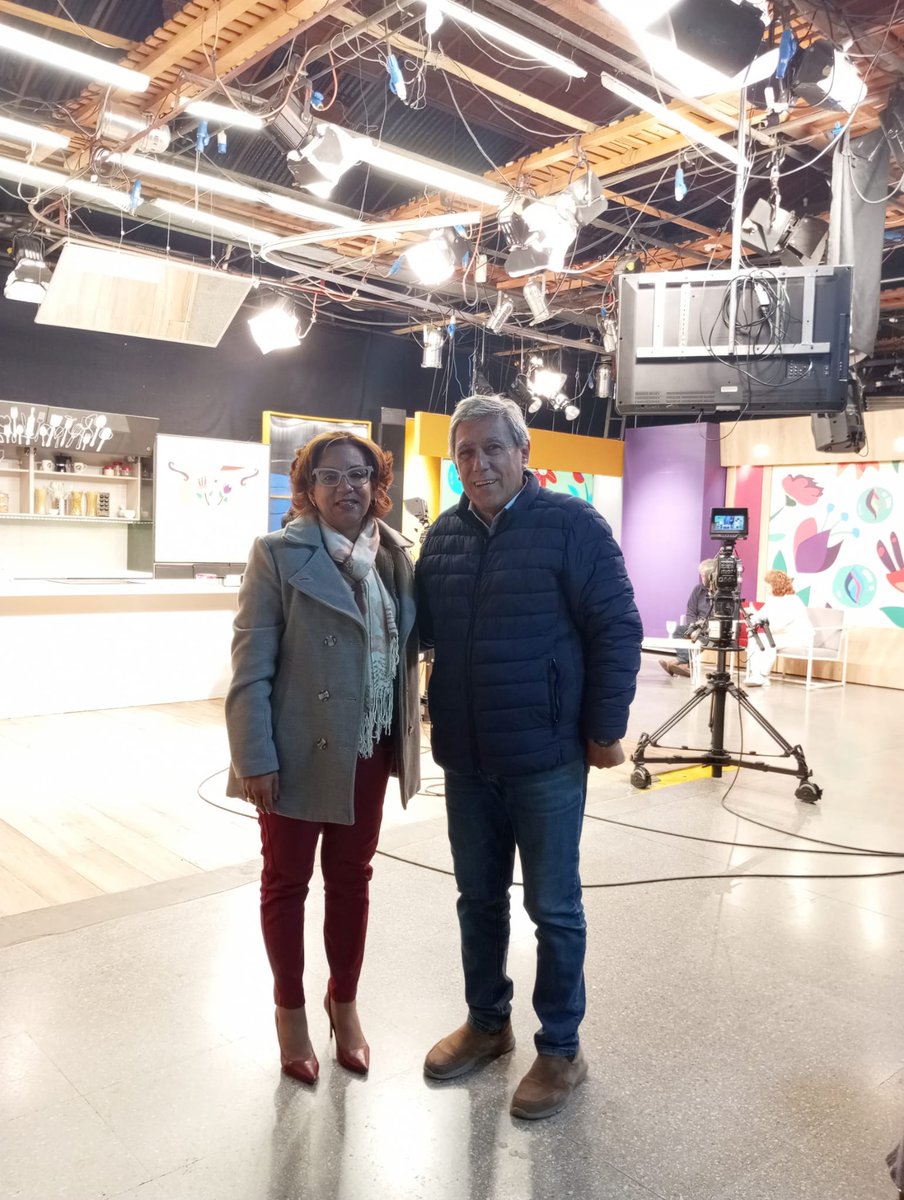 PopaDanel's tweet photo. Fui recibida por Carlos Muñoz, director del @SecanUruguay, con quien intercambié sobre diversos temas, incluídas las posibilidades de trabajo conjunto.
#CubaEnUruguay https://t.co/dvK93Yp5HR