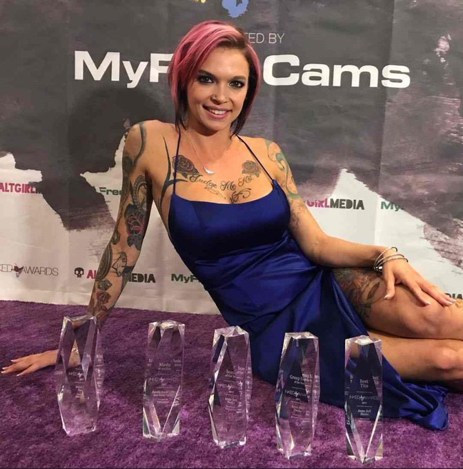 Work Hard. Play Harder. https://t.co/67MFhJOmYr 
#dreamgirl #joinme https://t.co/qVsveM3NVy