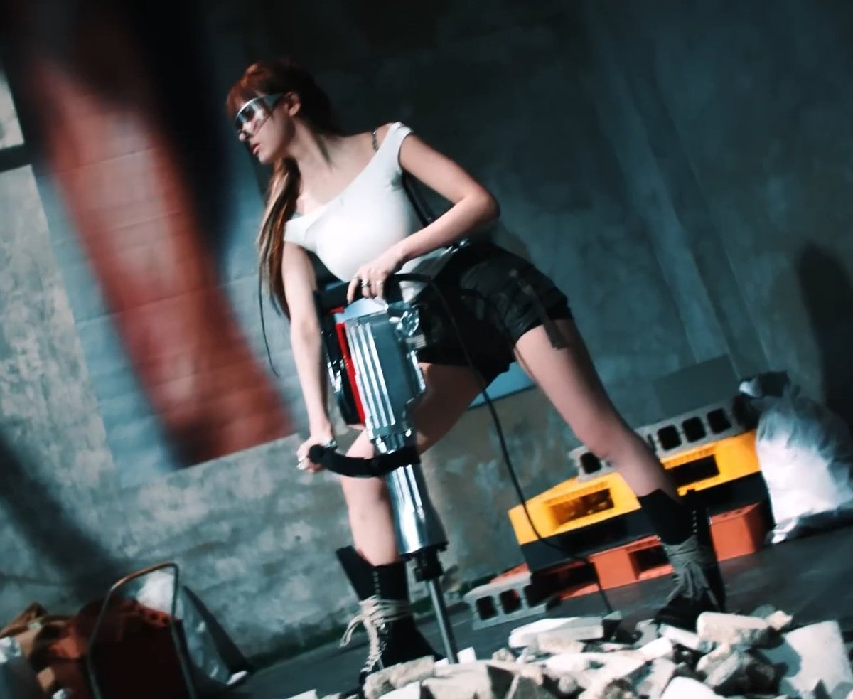 miss lily, how to drill and serving cunt at the same time